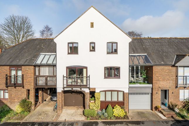 3 bed property, in Halyards, £600,000