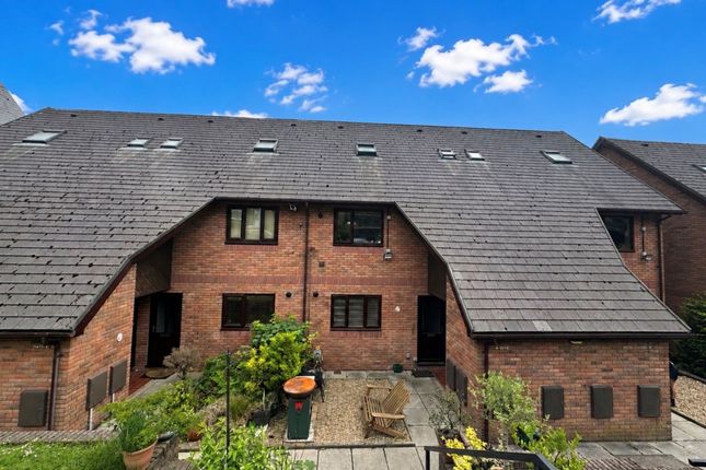 2 bed property, in Cae Gorlan Court, £125,000