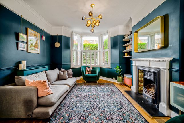 4 bed property, in Earlsfield Road, £1,100,000