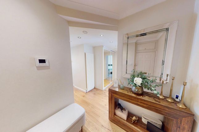 2 bed property, in Tamarind Yard, £750,000