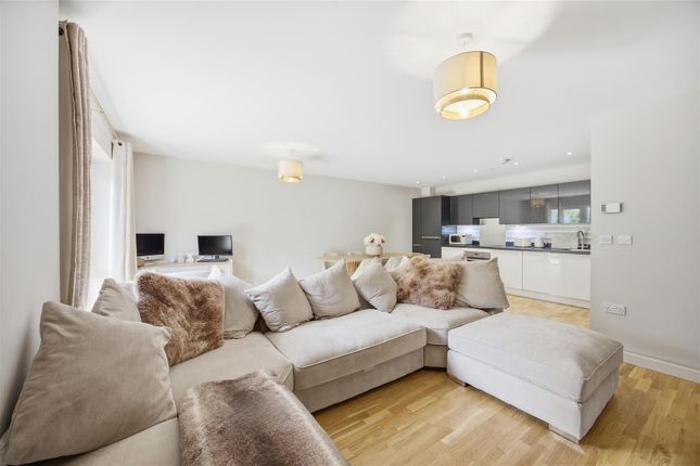 1 bed property, in Wintergreen Boulevard, £295,000