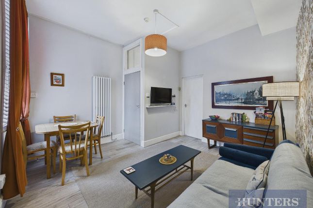 1 bed property, in North Marine Road, £80,000