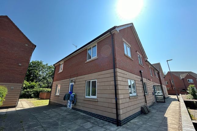 2 bed property, in The Hedgerows, £82,500
