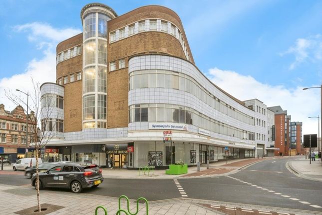 2 bed property, in St. Sepulchre Gate, £45,000
