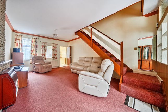 2 bed property, in Adair Road, £230,000