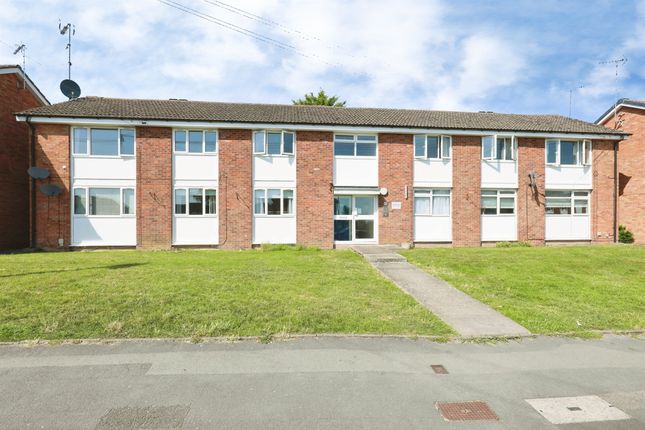 2 bed property, in Parkfields, £160,000