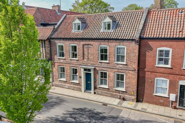 4 bed property, in St. Nicholas Street, £475,000