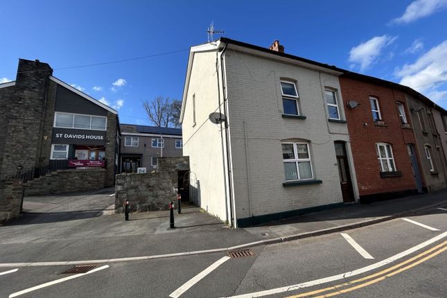 3 bed property, in Free Street, £130,000