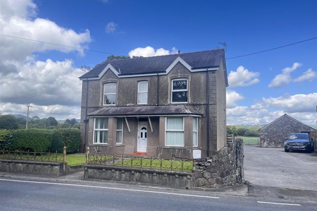 4 bed property, in Llangadog, £530,000