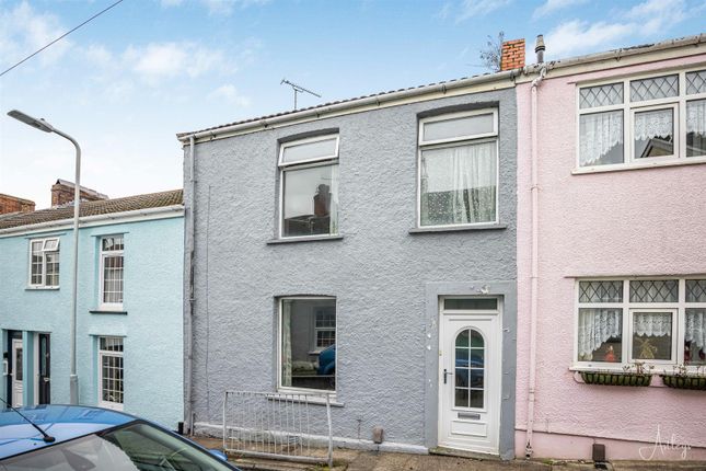 3 bed property, in Park Street, £250,000