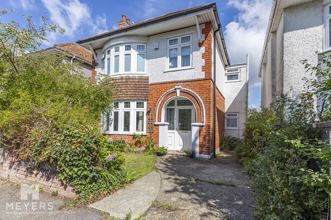 3 bed property, in Rowena Road, £500,000