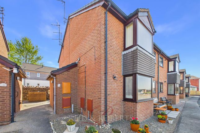 2 bed property, in Park Road, £129,999