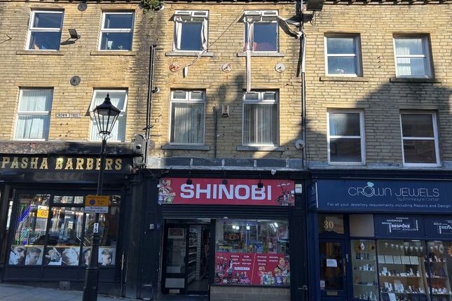 1 bed property, in 32 Crown Street, £175,000