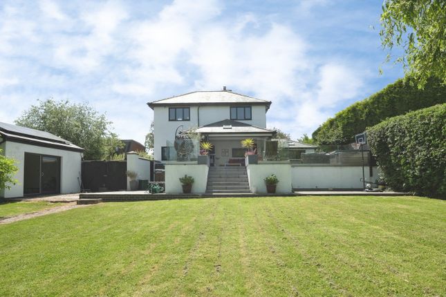 4 bed property, in Green Lane, £760,000