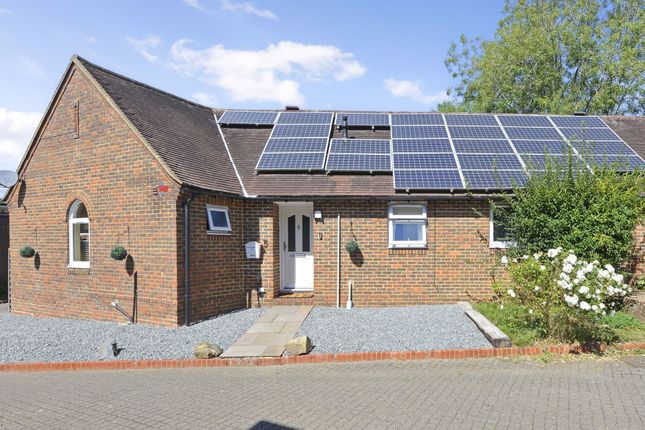 3 bed property, in Links Close, £399,000