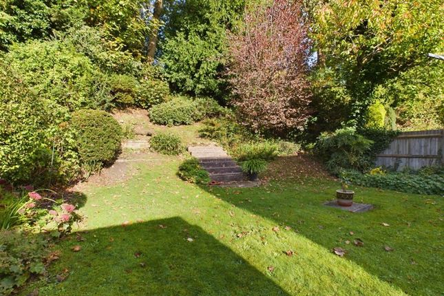 4 bed property, in Batchelors, £475,000