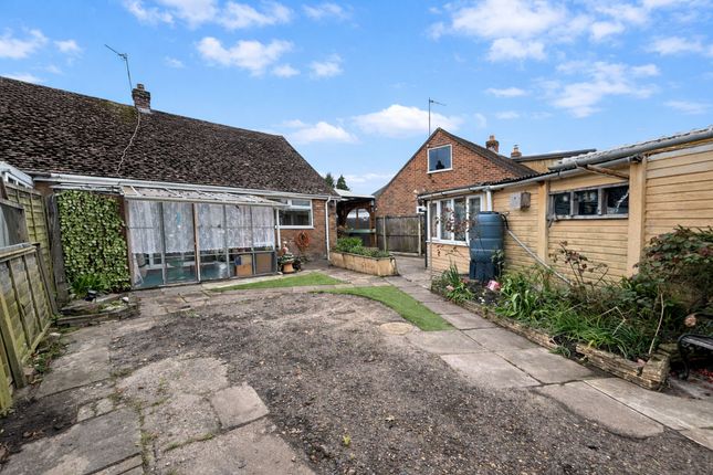 2 bed property, in Langdale Drive, £200,000