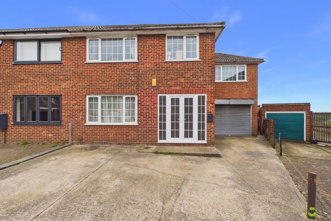 4 bed property, in Dashwood Close, £600,000