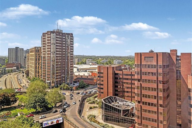 2 bed property, in Broad Street, £159,000
