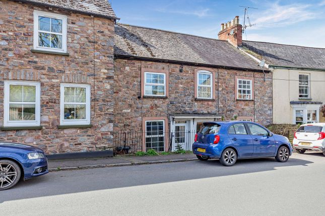 2 bed property, in Brook Street, £225,000