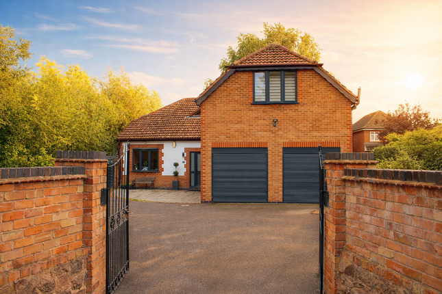 5 bed property, in Woodhouse Road, £900,000
