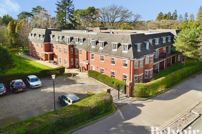 2 bed property, in Castlecroft Road, £160,000