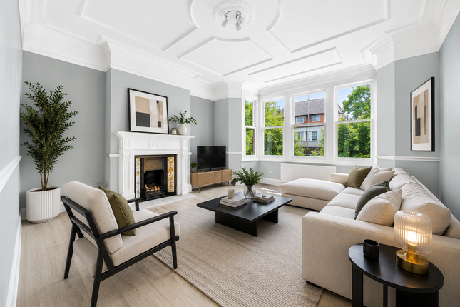 3 bed property, in Wolverton Mansions, £550,000