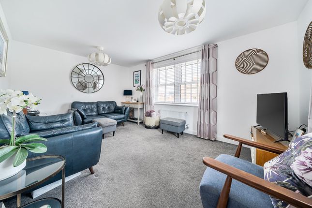 3 bed property, in Pakenham Road, £400,000