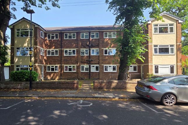 1 bed property, in Hayfield Road, £98,000
