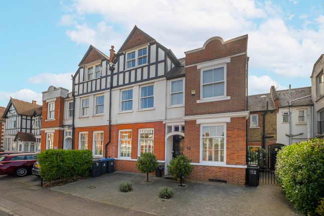 6 bed property, in Lingfield Avenue, £1,500,000