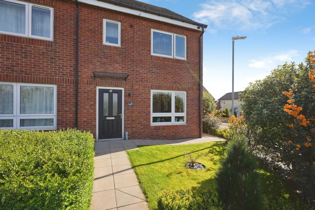 3 bed property, in Solstice Way, £175,000