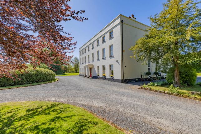 1 bed property, in Leaton Hall, £325,000