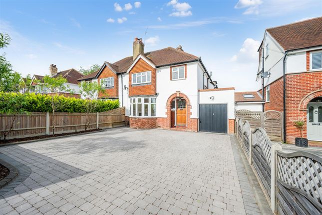 4 bed property, in Roundwood View, £825,000