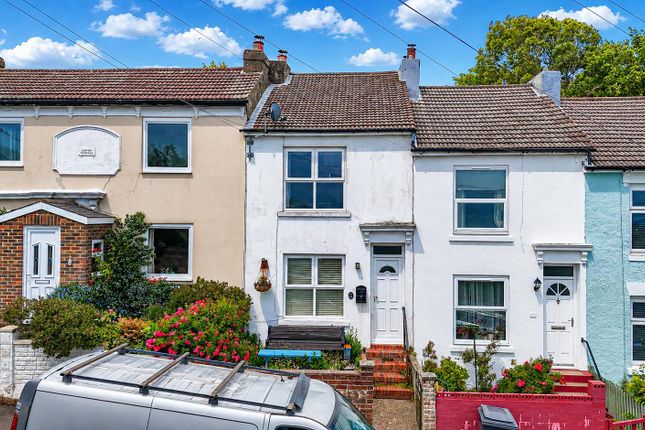 2 bed property, in Pilot Road, £240,000