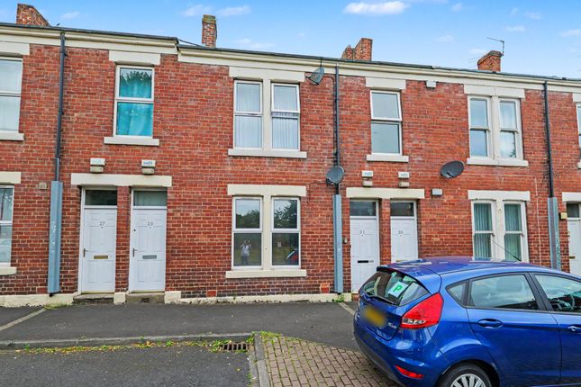 1 bed property, in Canterbury Street, £25,000