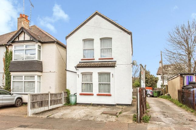 2 bed property, in Cricketfield Grove, £300,000