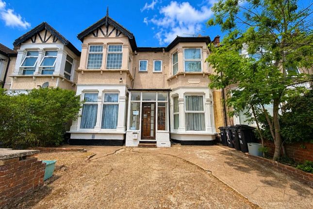 1 bed property, in Kensington Gardens, £295,000