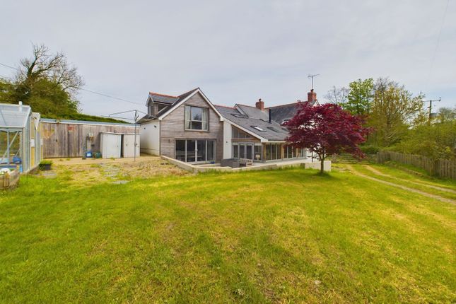 5 bed property, in Boncath, £650,000