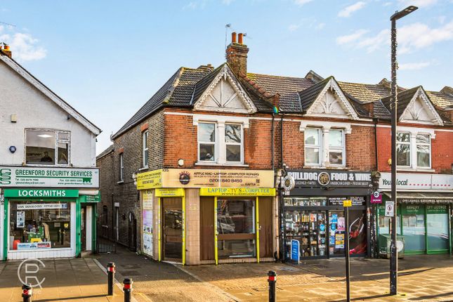 Studio, in Greenford Avenue, £275,000