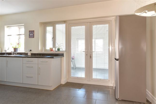 2 bed property, in Old Road East, £300,000