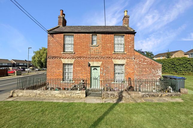 2 bed property, in Southwick Road, £220,000