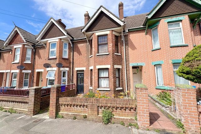 2 bed property, in Kingston Road, £250,000