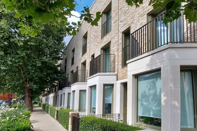 3 bed property, in Elephant Park, £1,425,000