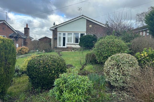 2 bed property, in Chapel Hill, £325,000