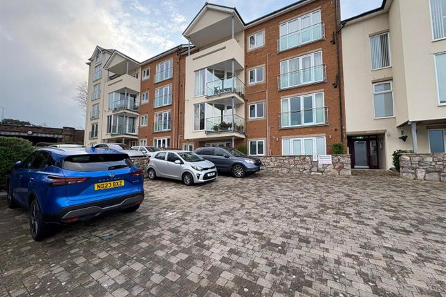 2 bed property, in Marine Road, £230,000