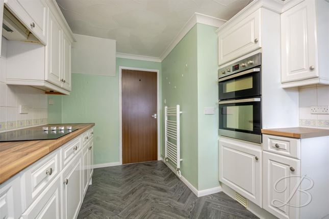 3 bed property, in Crosby Close, £190,000