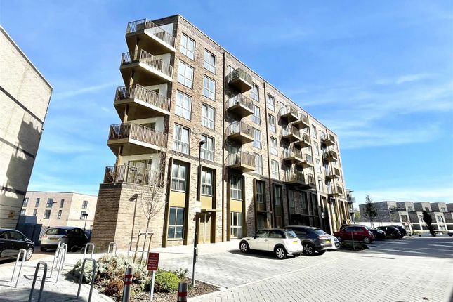 2 bed property, in Wharf Road, £325,000