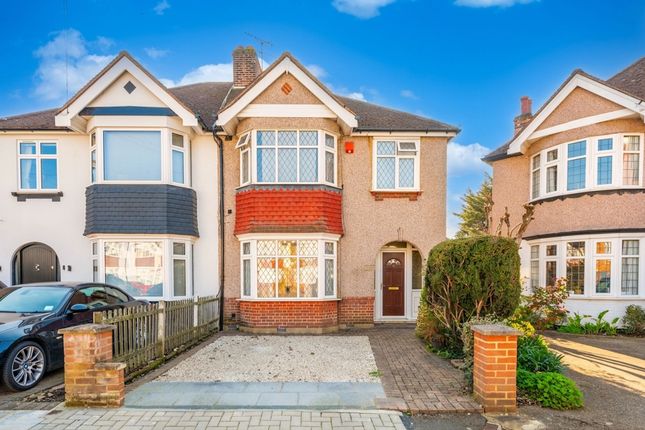 3 bed property, in Oaklands Avenue, £735,000