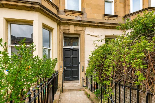 1 bed property, in 5/3, £260,000