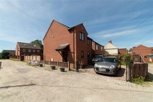 3 bed property, in Alfred Street, £215,000